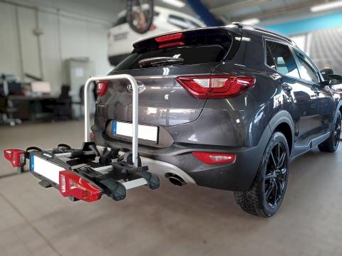 Kia Stonic Anhängerkupplung mit Fahrradträger Auto Till München Kia Stonic Anhängerkupplung mit Fahrradträger Auto Till München